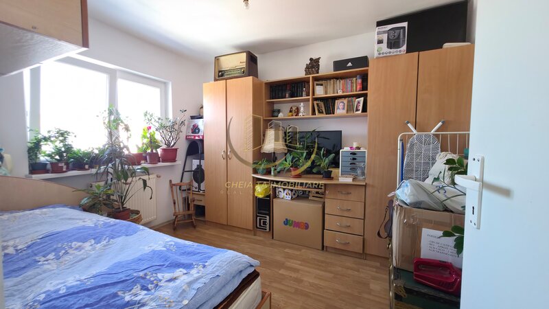 Floresti, 2 camere semidecomandat, etaj 4/4 cu pod,